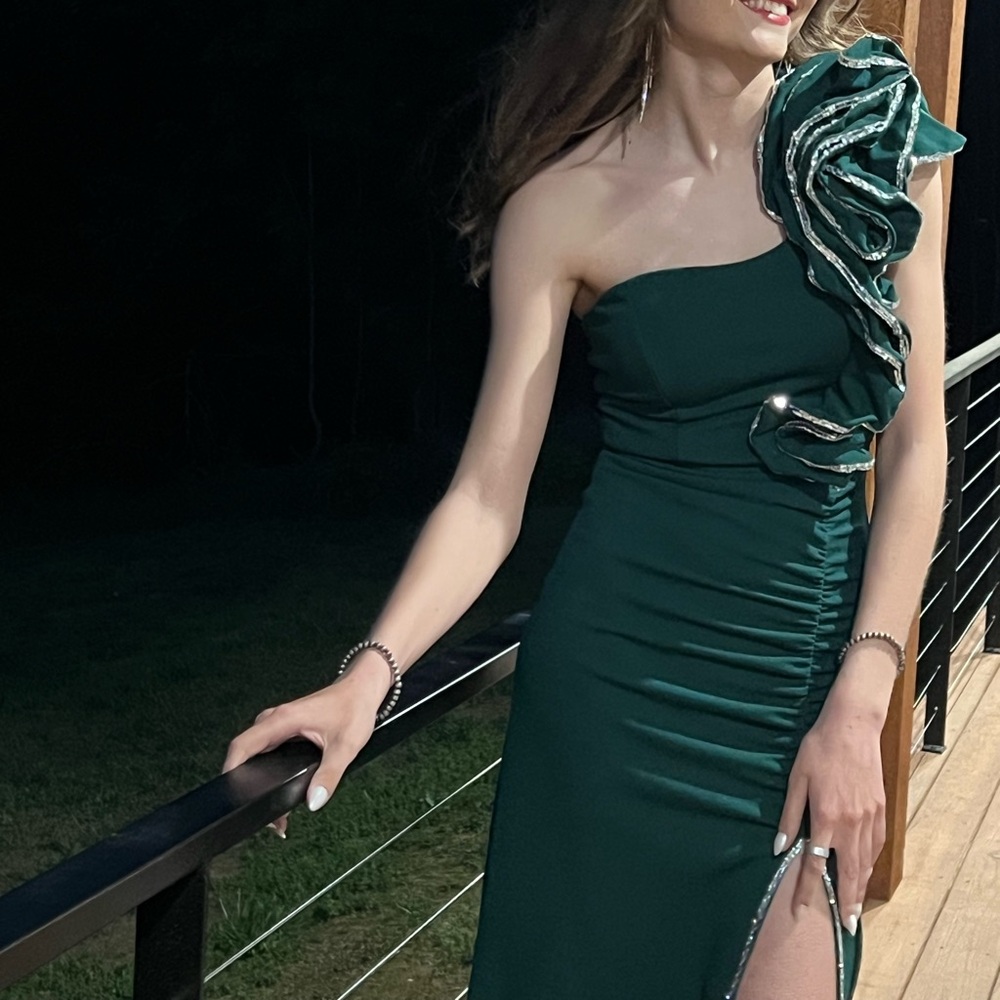 Elegant One-Shoulder Green Dress